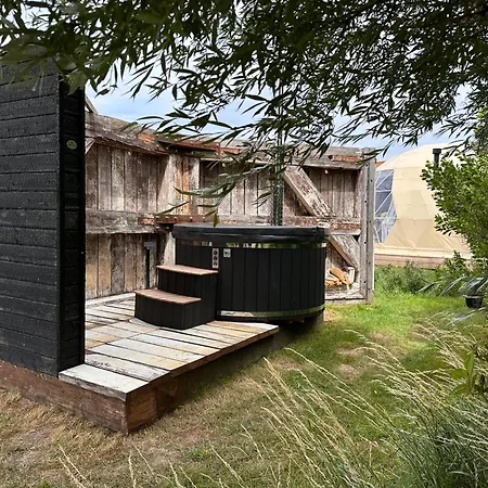 Glamping De Coude Scheure Luxury tent