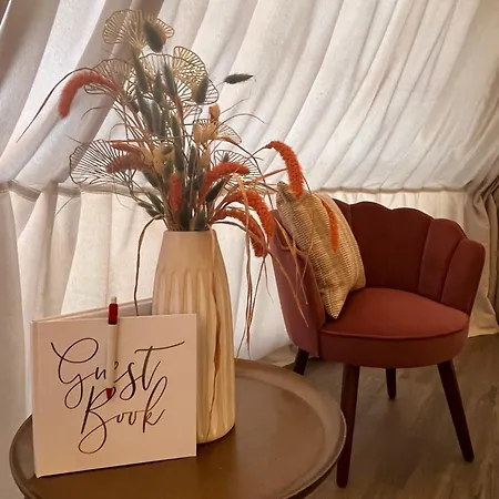 Id Glamping De Coude Scheure Миделкерк