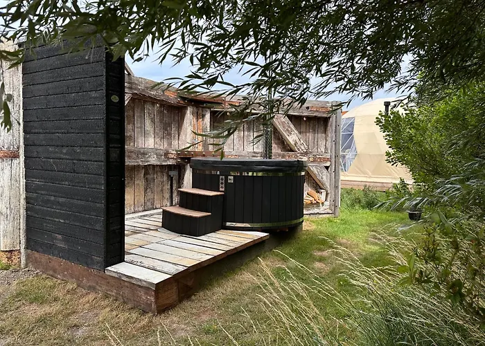 Glamping De Coude Scheure Luxury tent